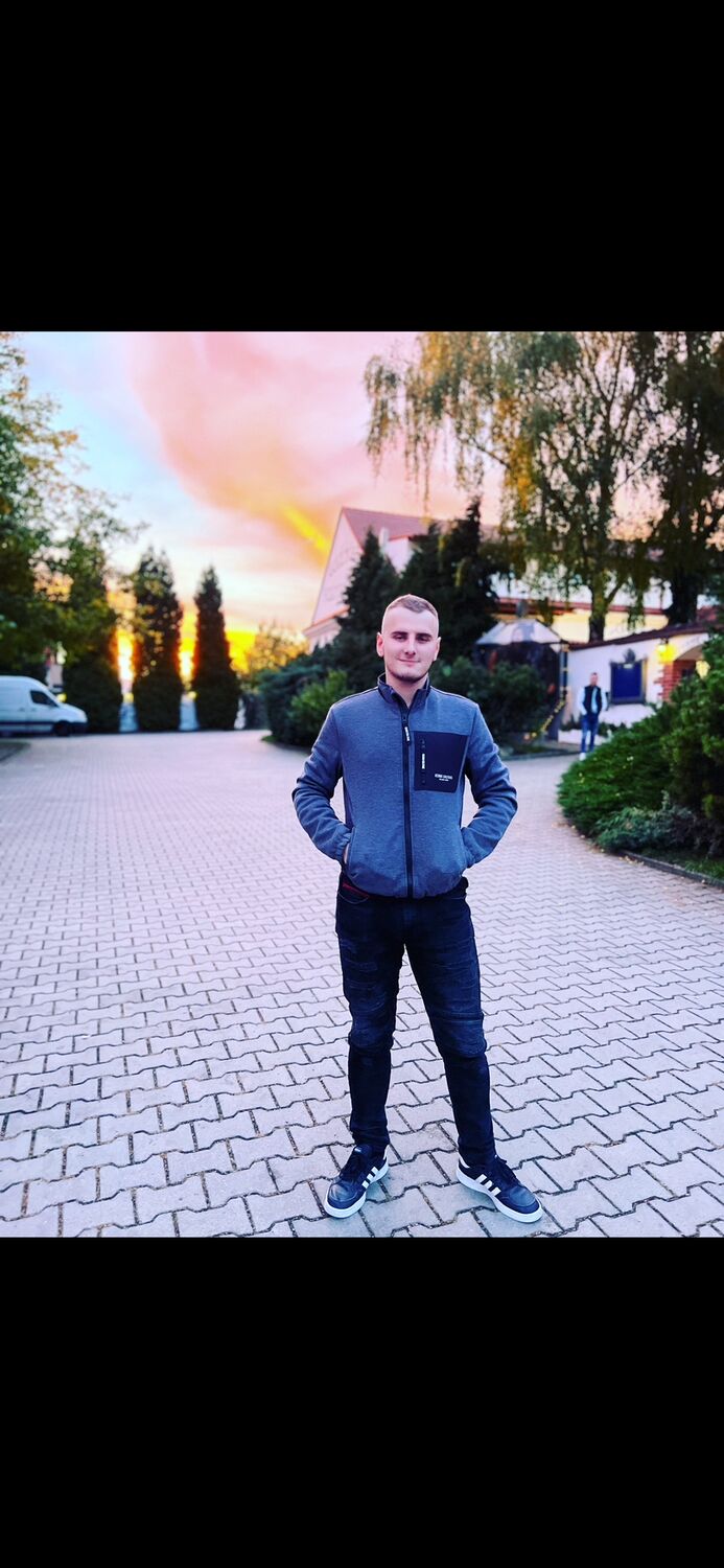  42794120  Ivan, 25 ,    Praha