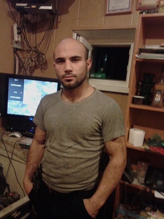  21034300  Ruslan, 37 ,    