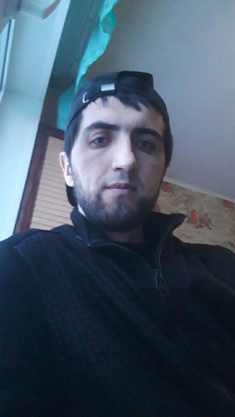  32951990  Farid, 40 ,    