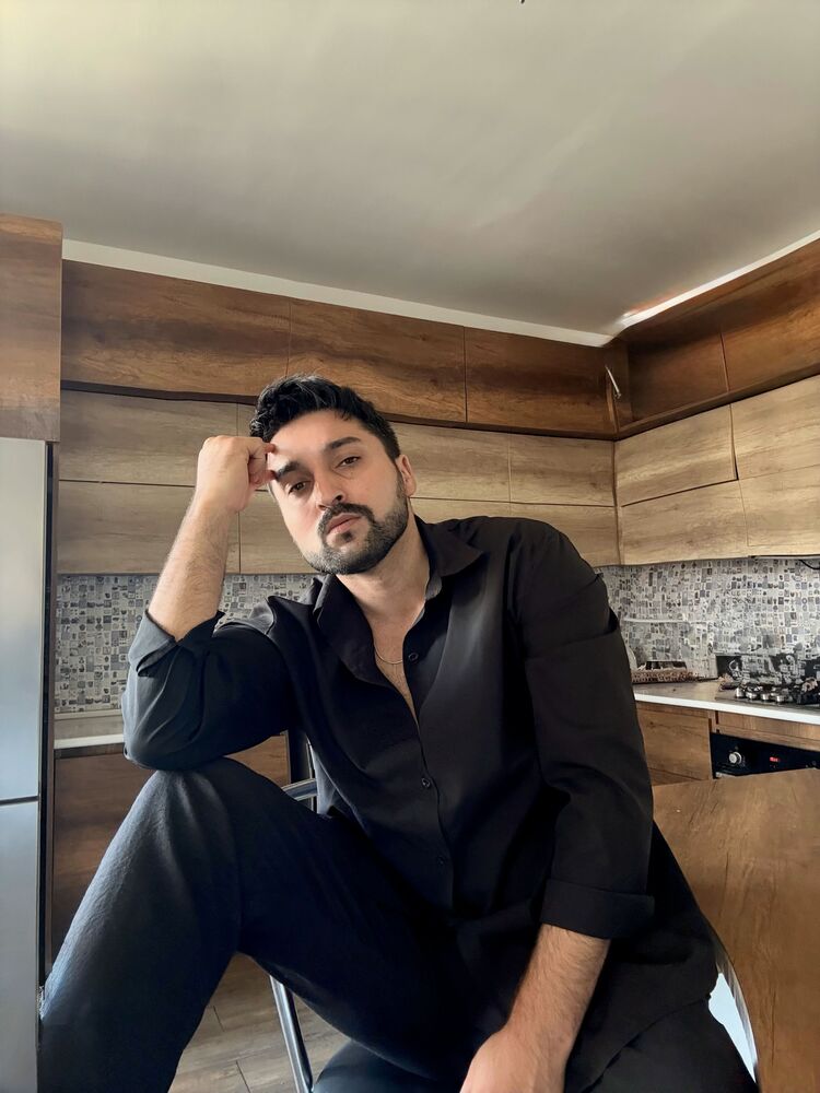  53906960  Elnur, 30 ,    