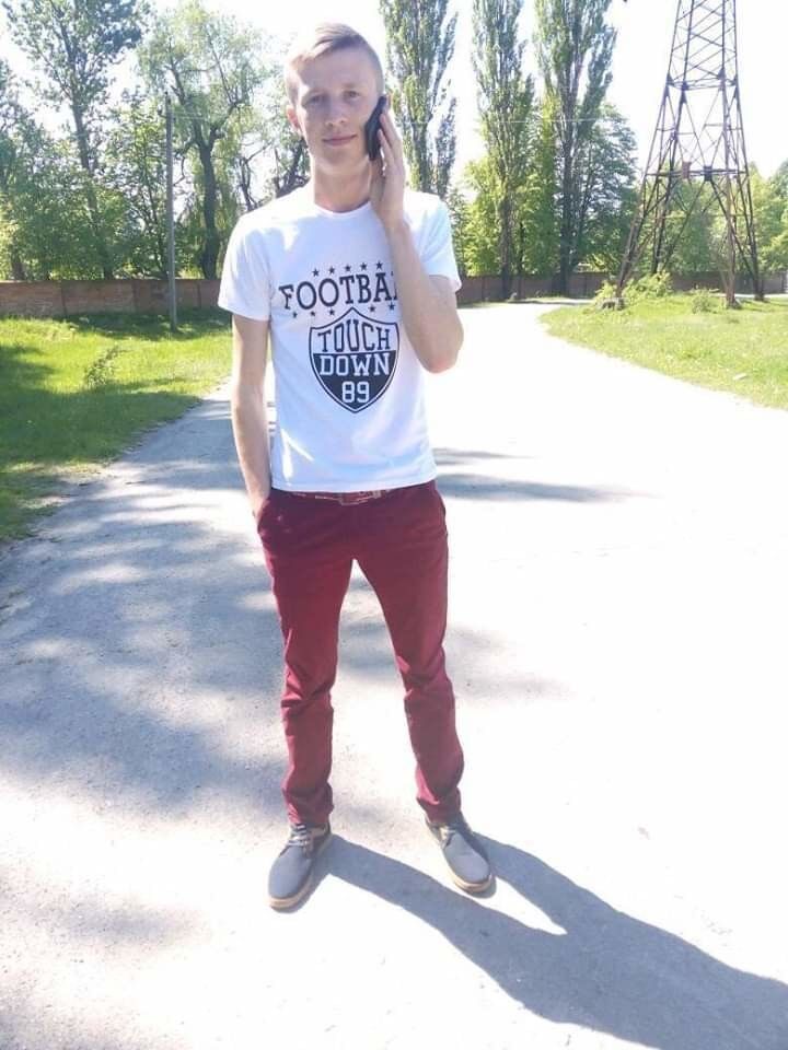  18072340  Bohdan, 32 ,    