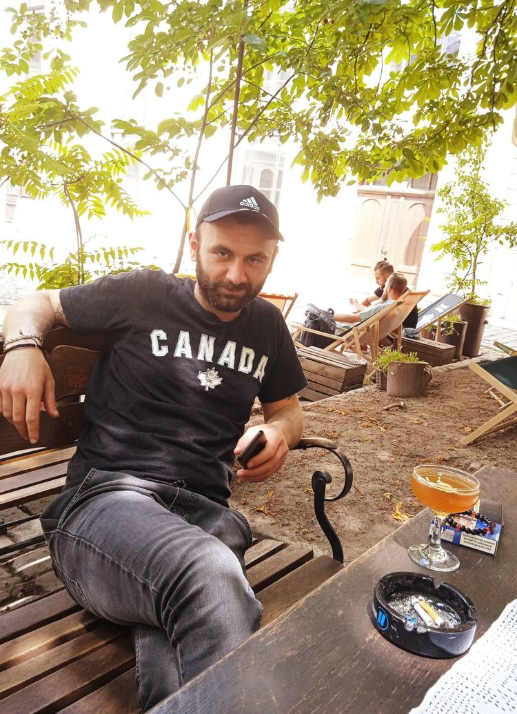  ,   Simon, 28 ,   ,   