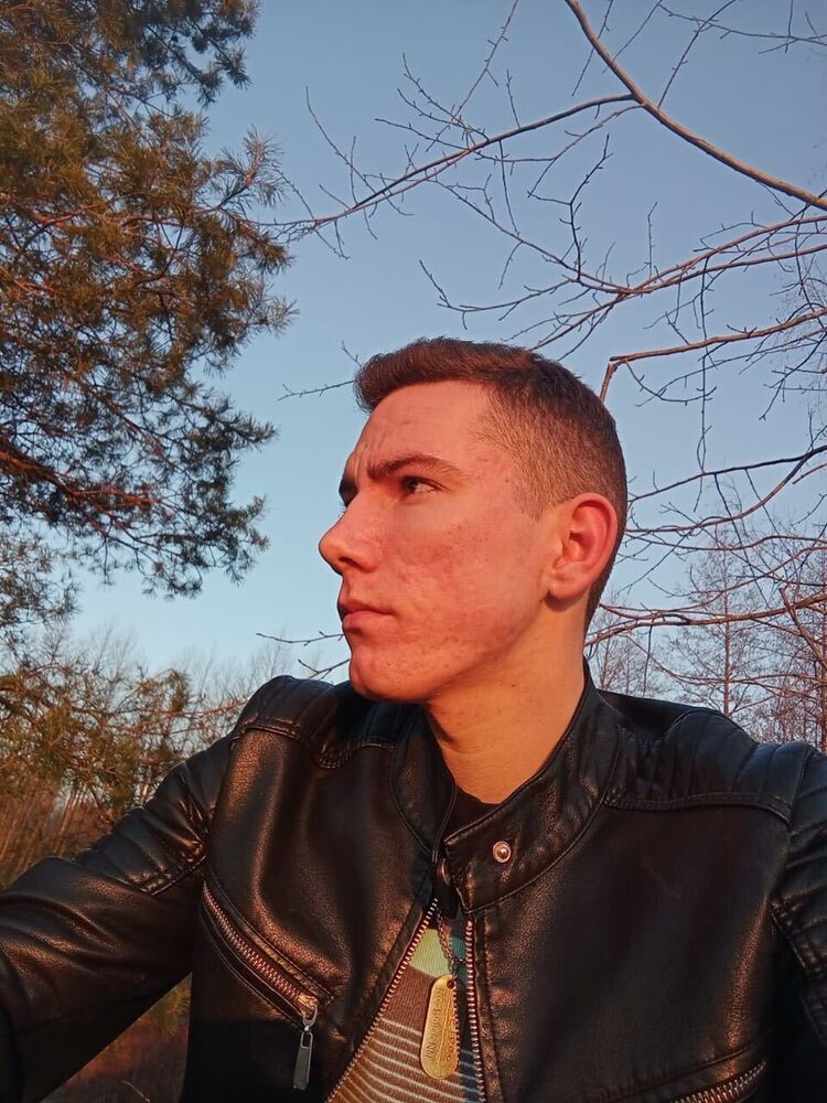  37104730  Serhio, 38 ,    