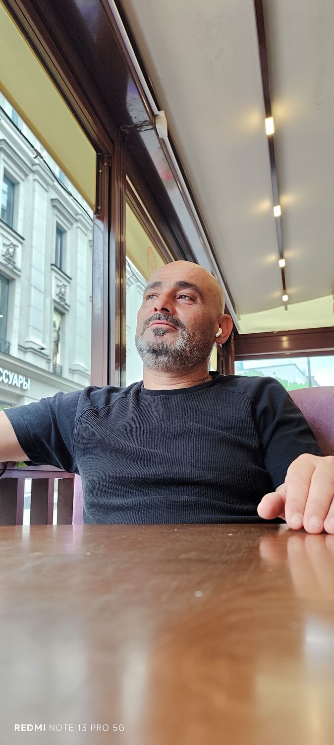  53029600  Umut, 44 ,    