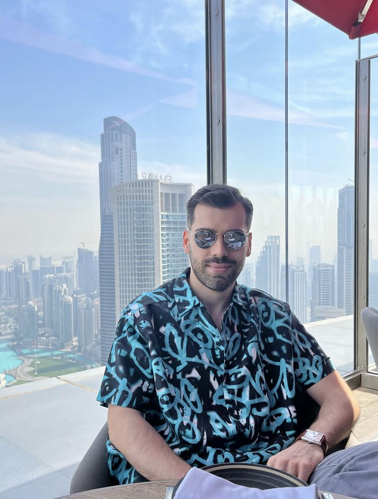  37261460  David, 33 ,    