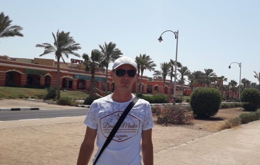  ,   Ruslan, 42 ,   ,   , c 
