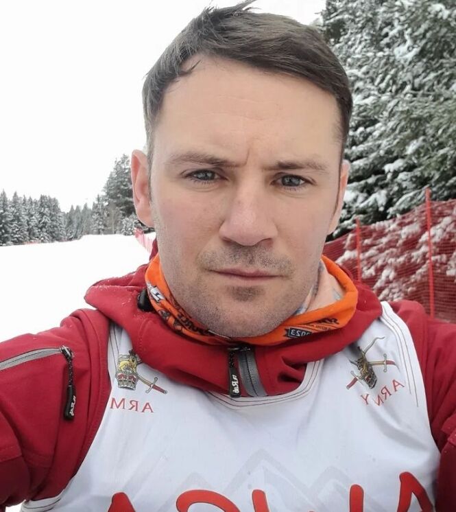  32891660  Daniel, 61 ,    