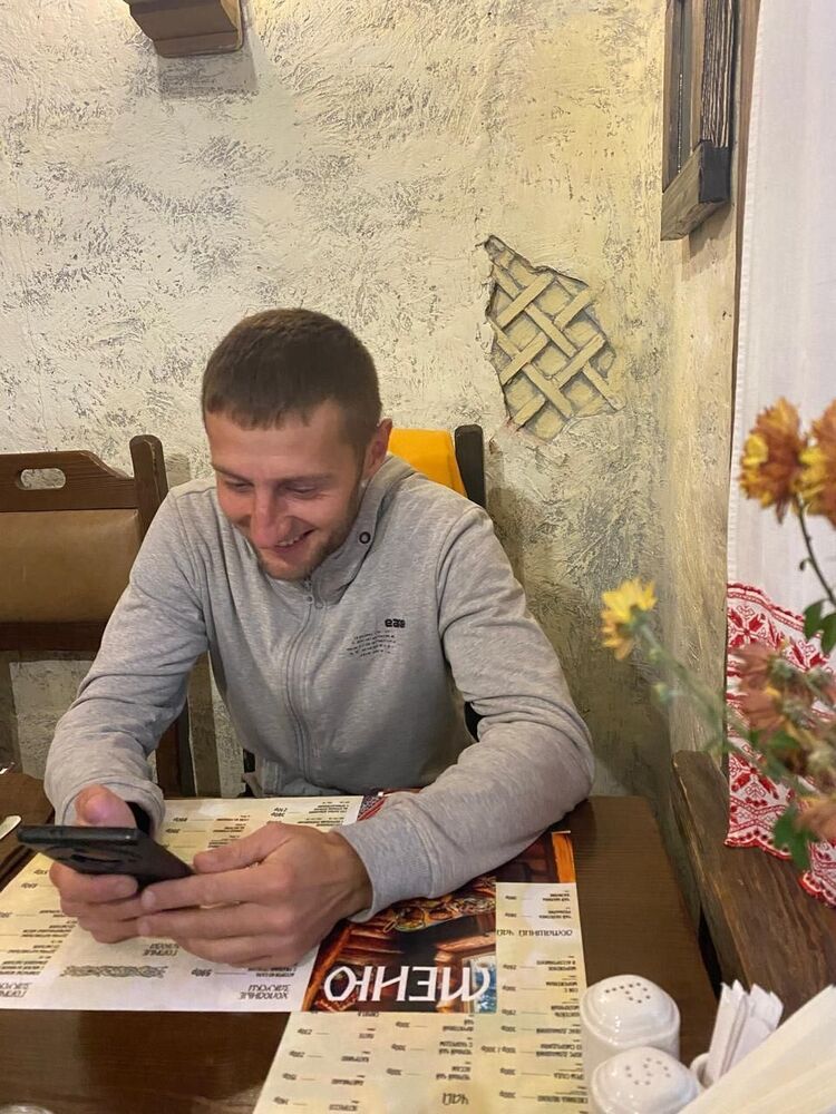  ,   Konstantin, 32 ,   ,   