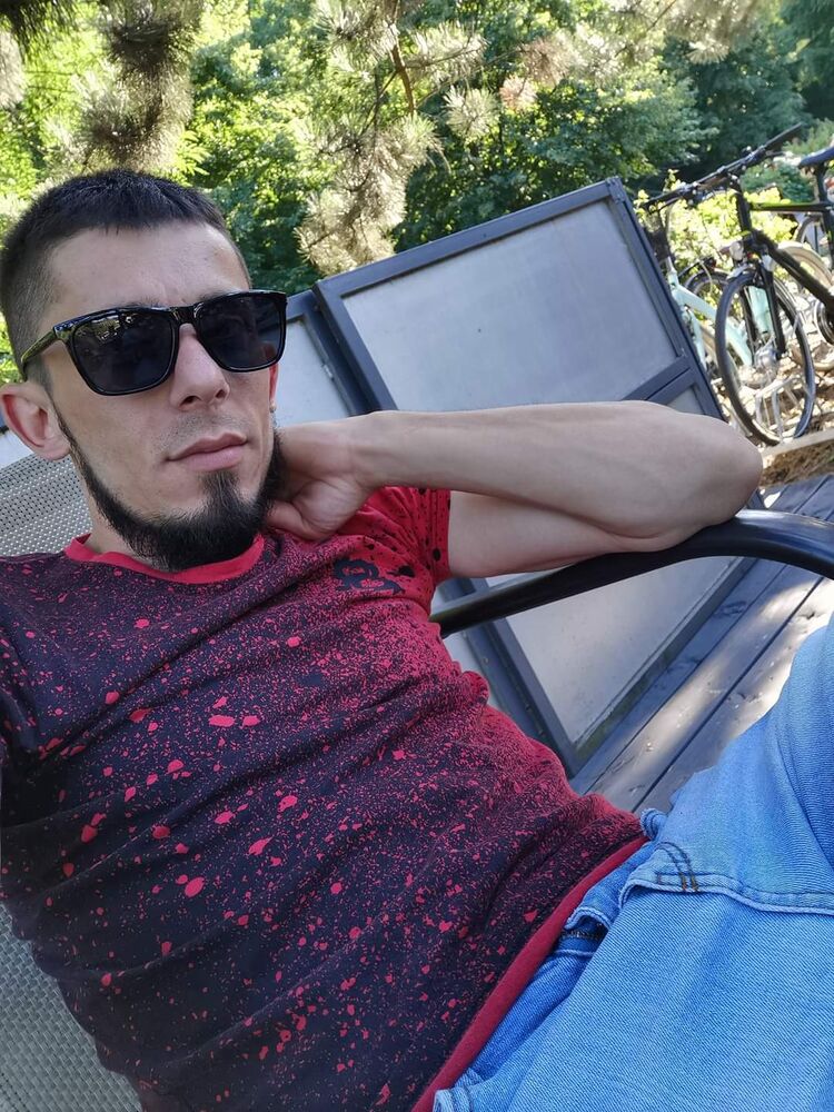  43937700  Lukasz, 30 ,    