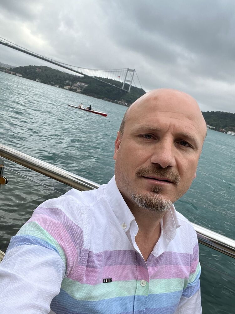  47717420  Salih, 43 ,    