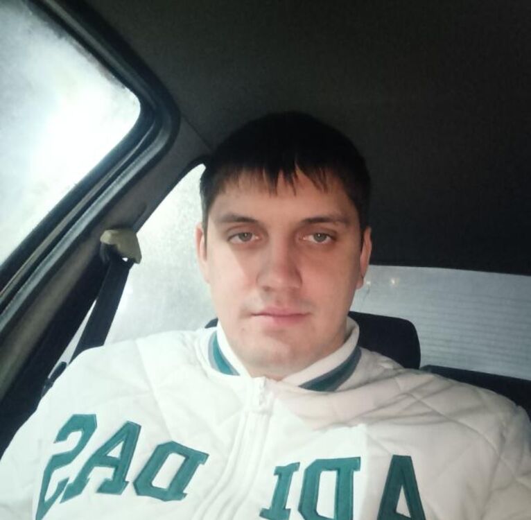  33284180  Igor, 29 ,    