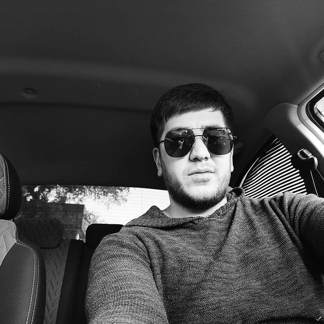  ,   Ali, 32 ,   ,   