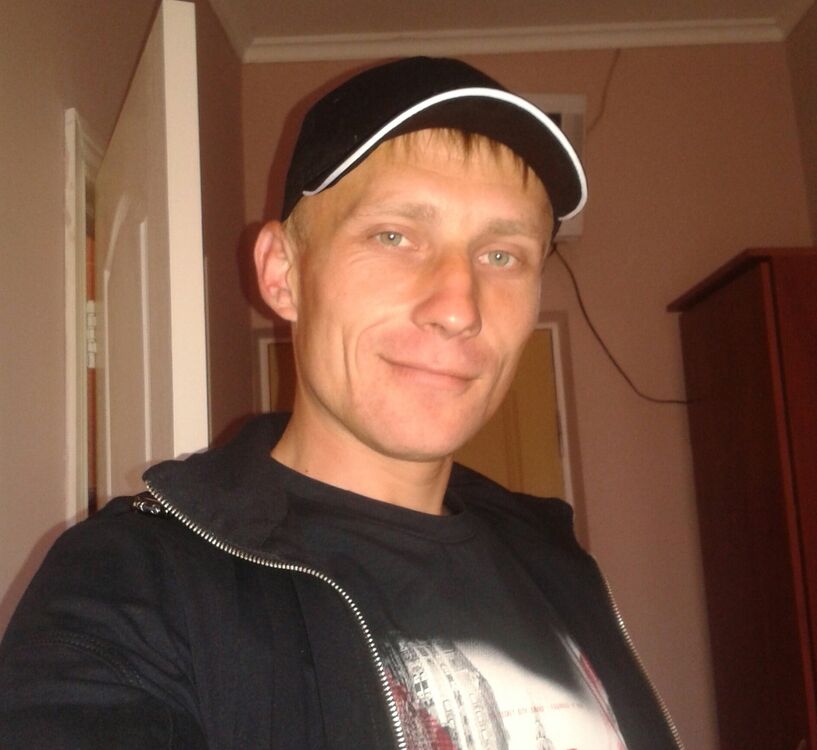  9618690  Sergei, 39 ,    