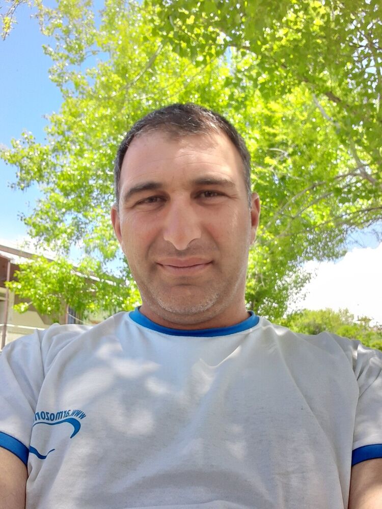  20141680  Artur, 43 ,    