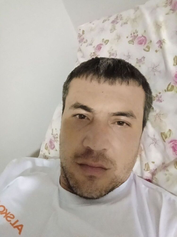  22786810  Bahrom, 38 ,    