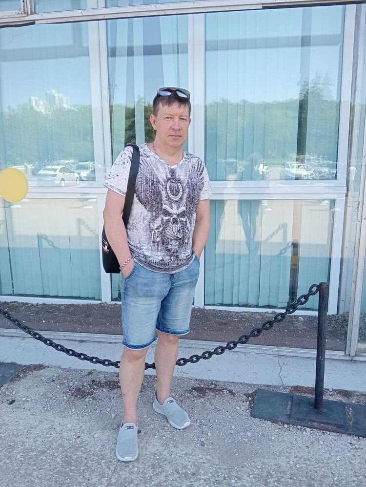  54024740  Andrey, 53 ,    