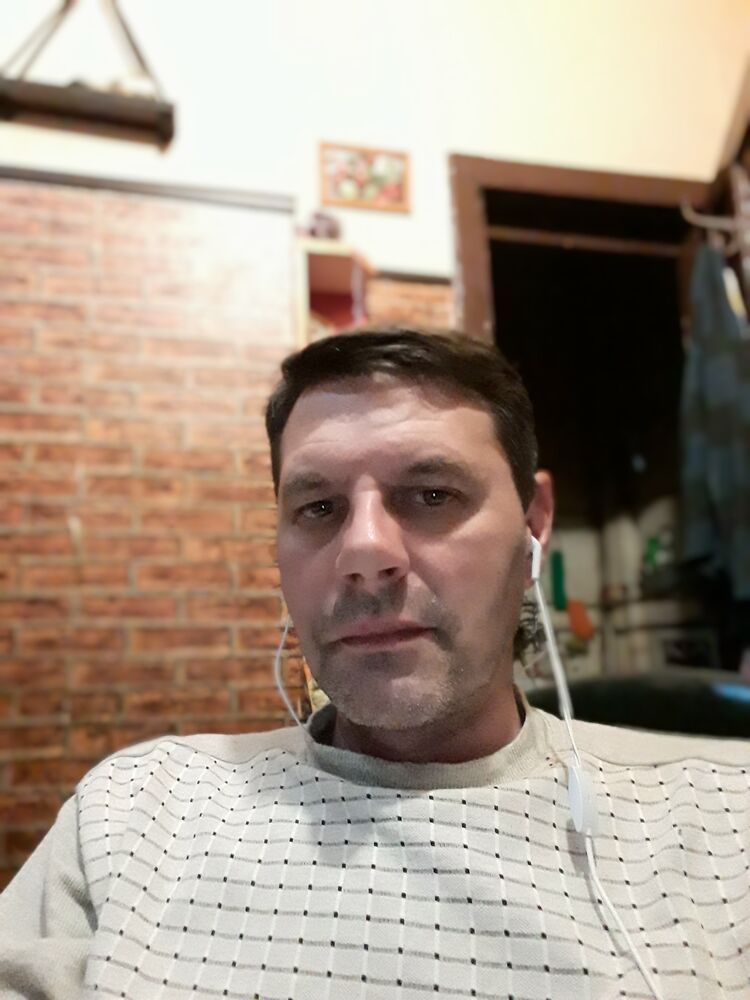  ,   Neznakomec, 44 ,   ,   , 