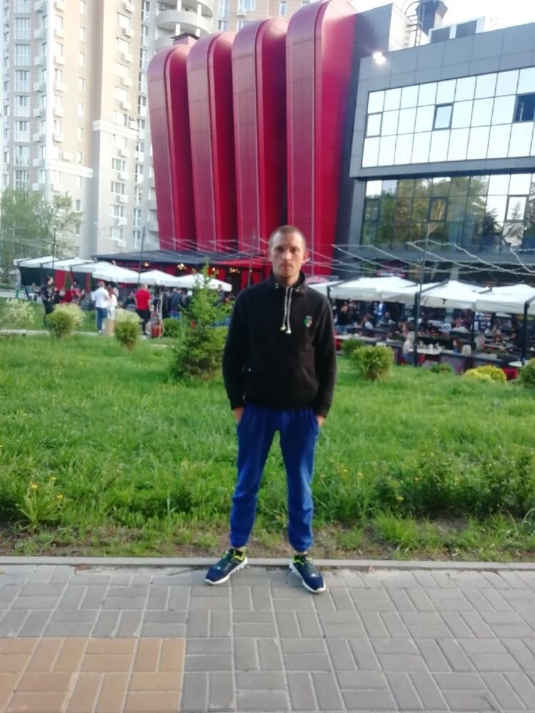  27331660  Artem, 31 ,    