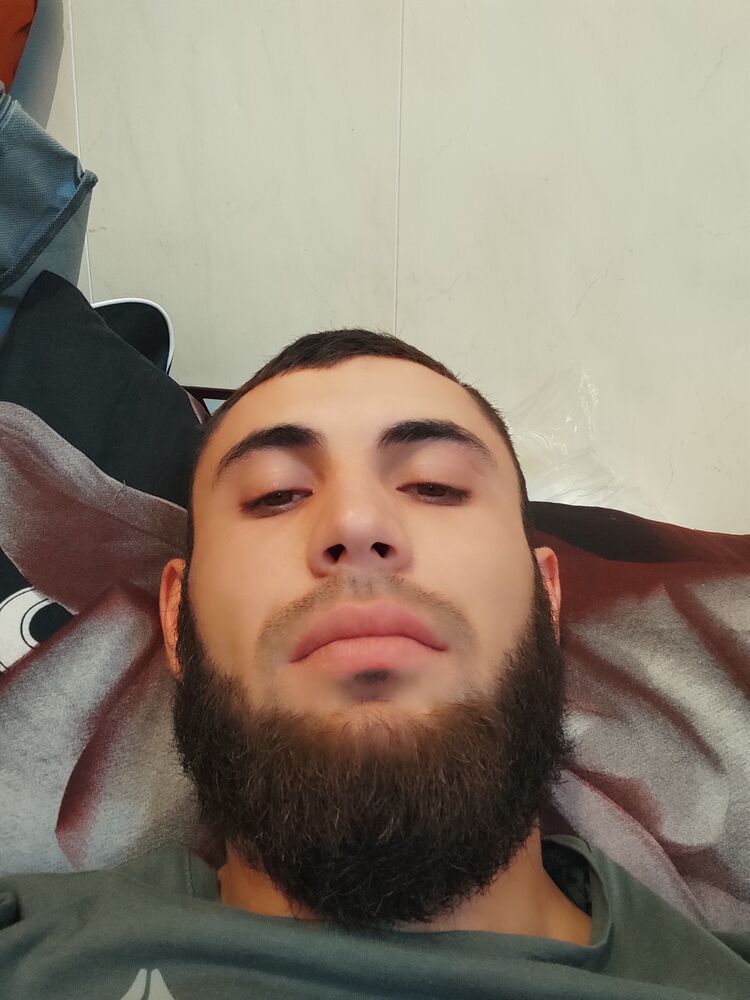  ,   Artur, 28 ,   ,   