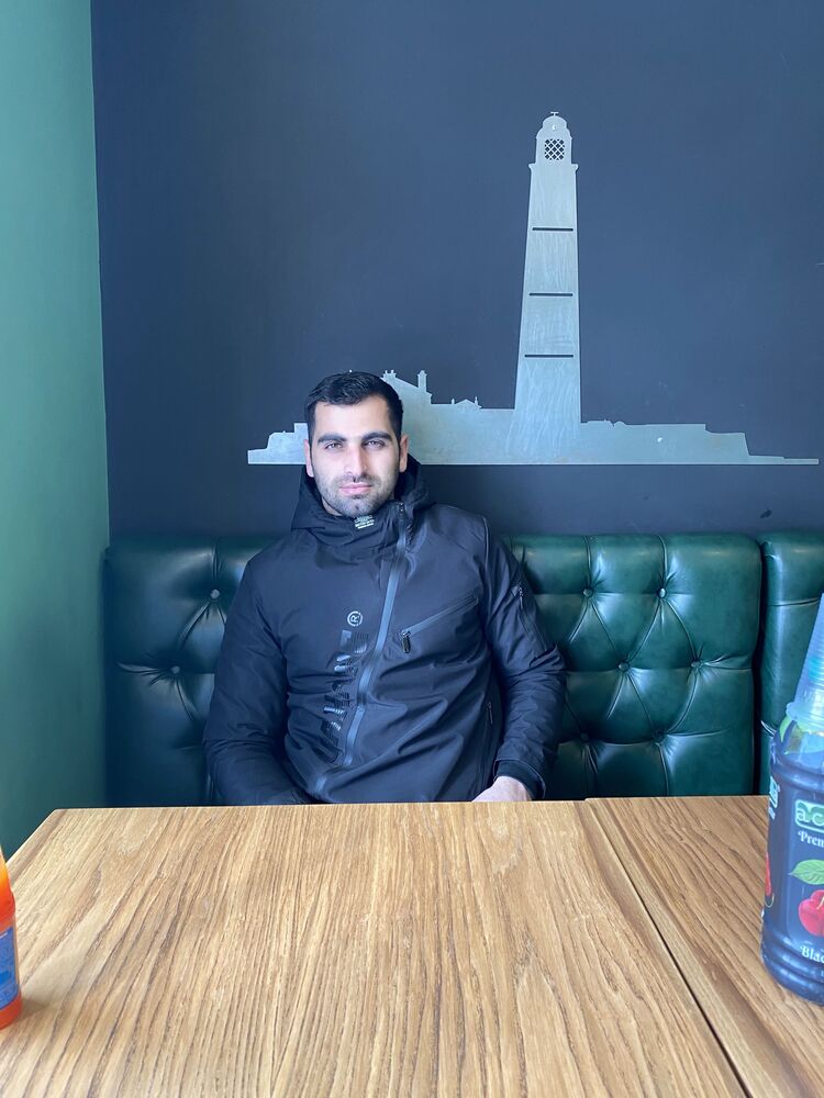  35593800  Ibragim, 30 ,    
