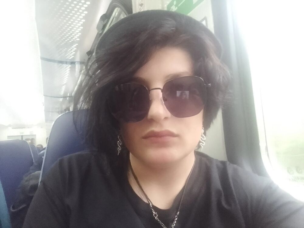  -,   Eva, 29 ,   ,   , c , 