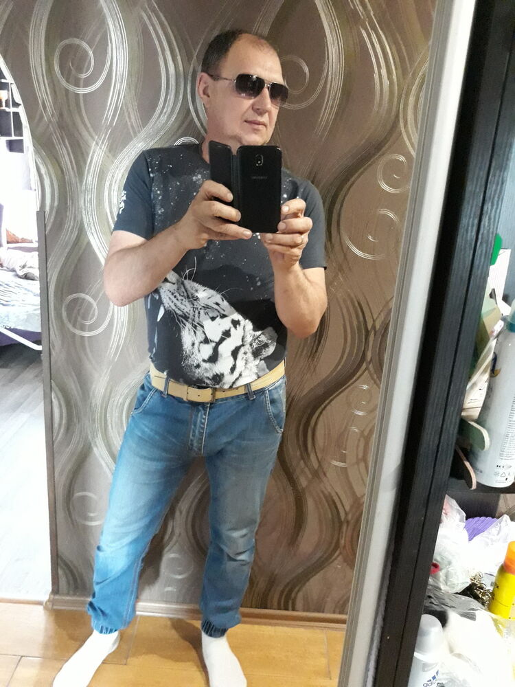  12438820  Sergey, 52 ,     