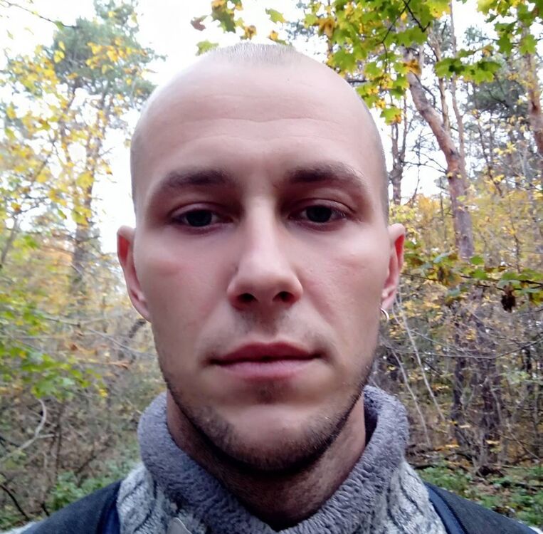  42898810  Artem, 36 ,    