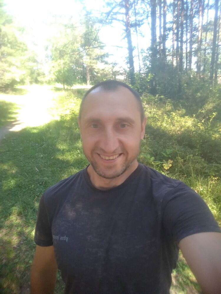  52889000  Oleg, 51 ,    
