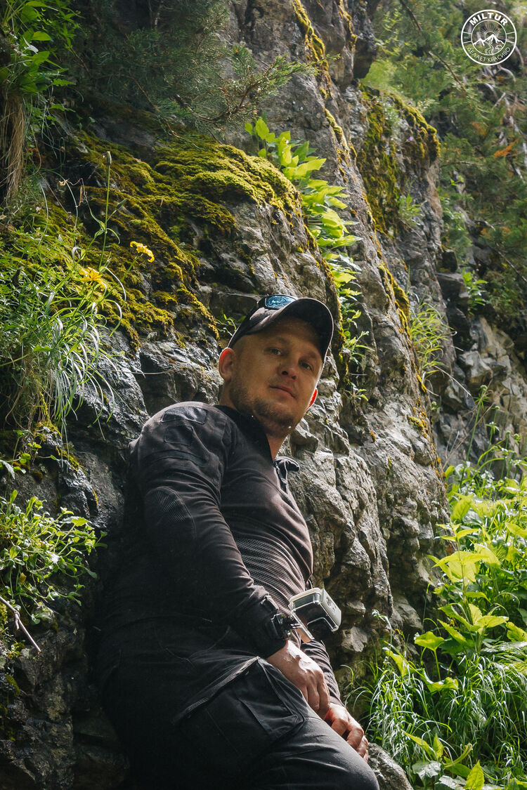  --,   , 33 ,   
