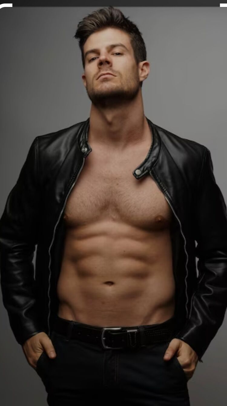  40690850  Alexa, 28 ,    