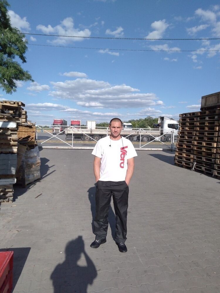  17779170  Andrej, 46 ,    