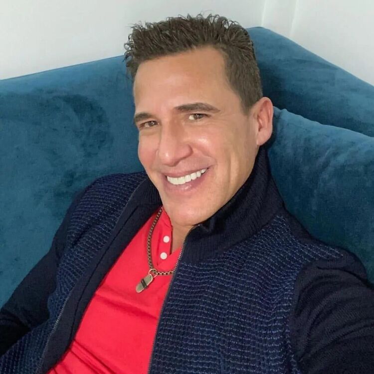  36677290  Albert, 51 ,    