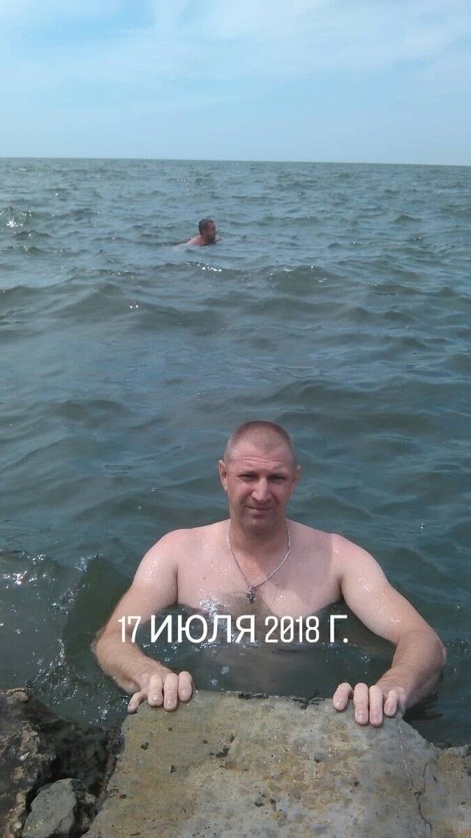  16101000  Oleg, 47 ,    