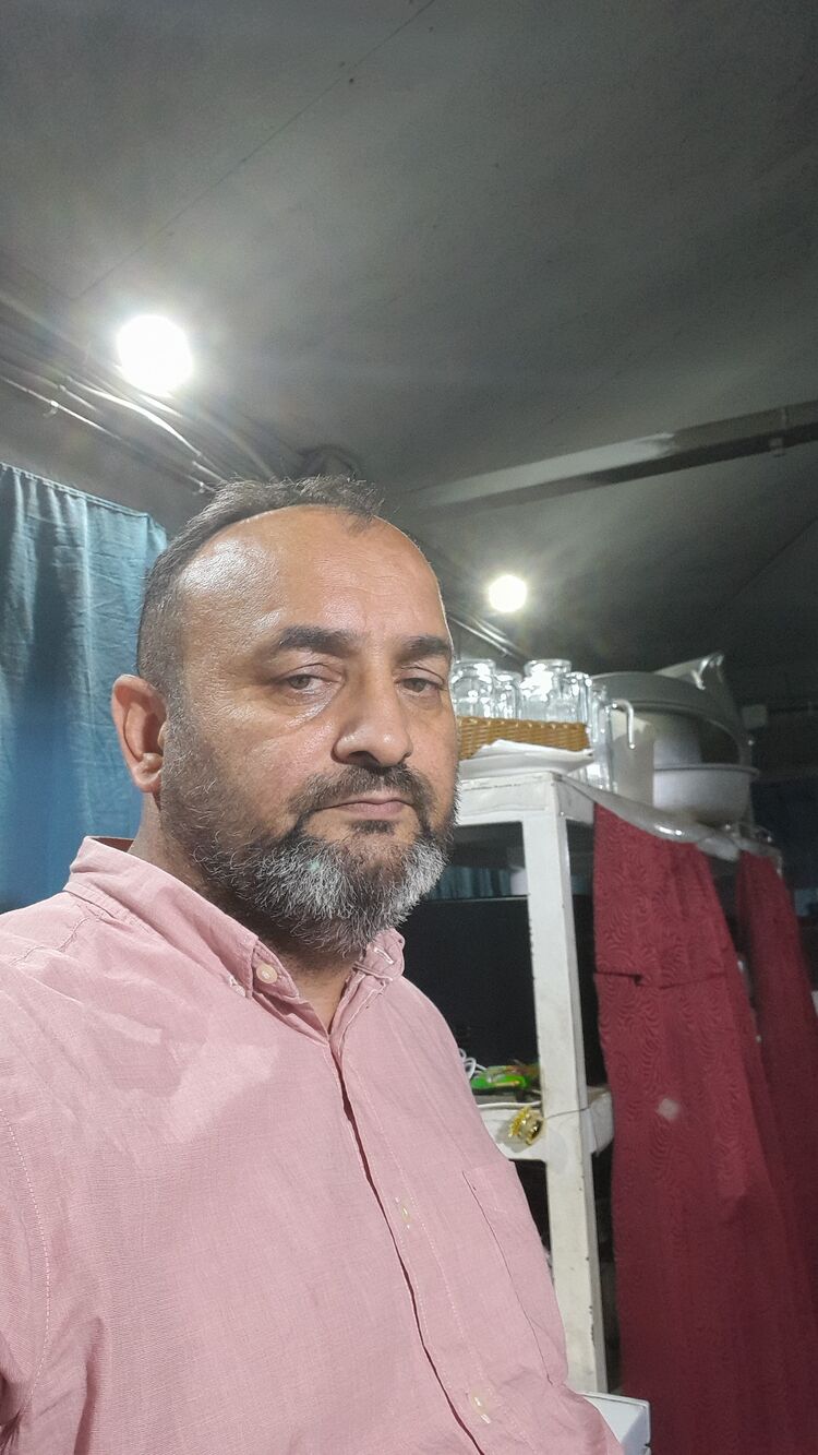  43716110  Namiq, 48 ,    