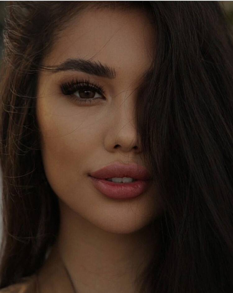  ,   Mia, 27 ,   , 