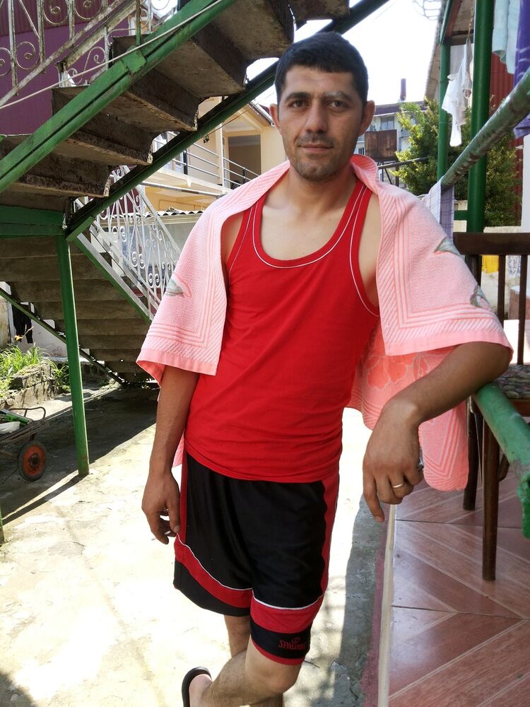  6624710  Artur, 41 ,    