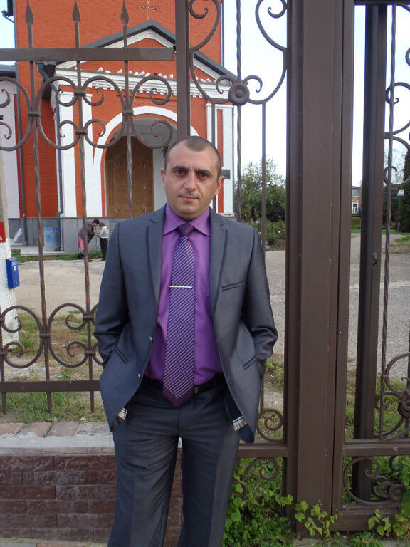  ,   Tomas, 46 ,   