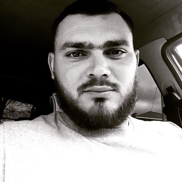  53754010  Viktor, 36 ,    