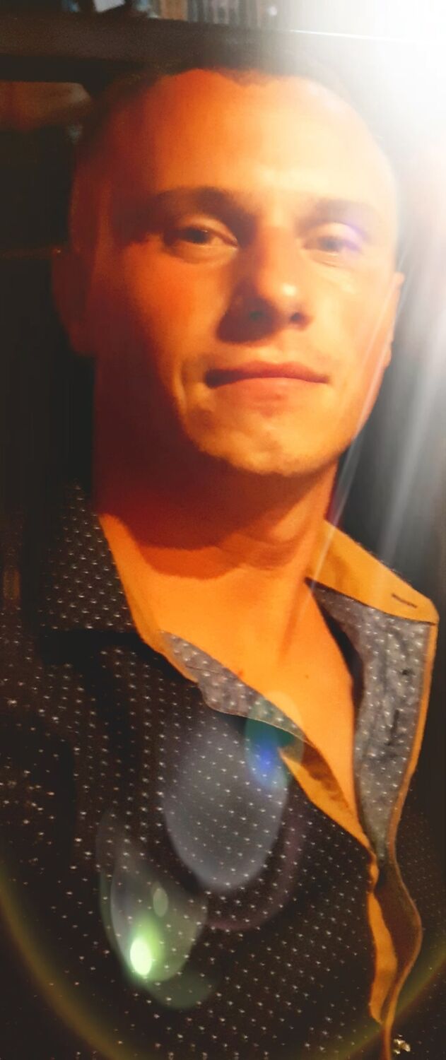 ,   Alex, 36 ,   