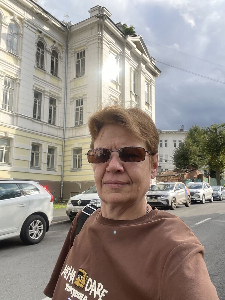  44863350  Maria, 49 ,    