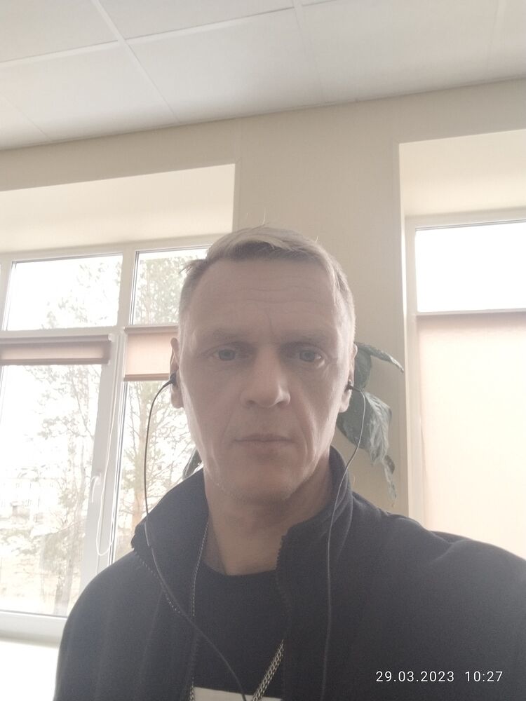  33505910  Aleks, 44 ,     