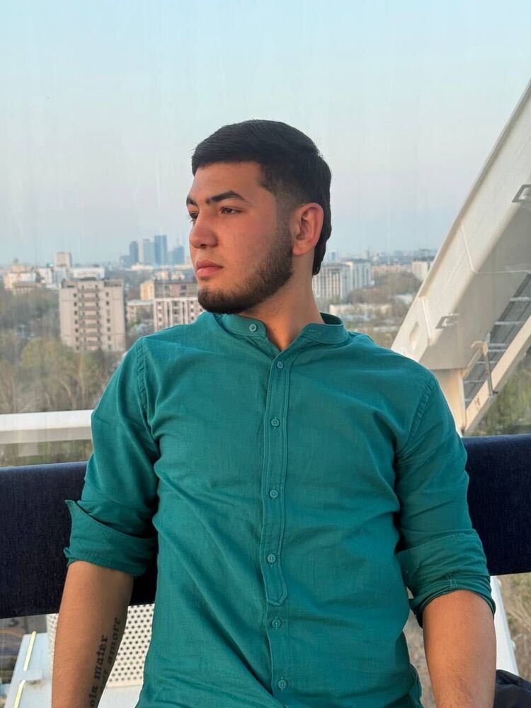  53173810  Demir, 20 ,    