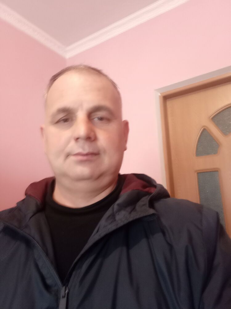  38492370  Ivan, 53 ,    