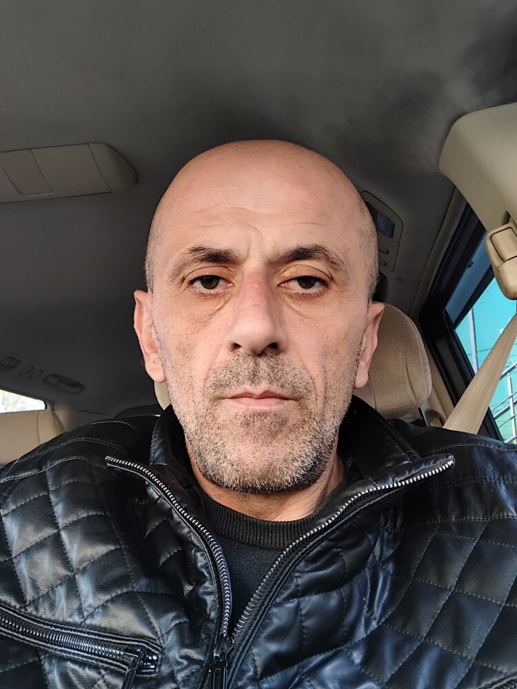  53748560  Artak, 49 ,    