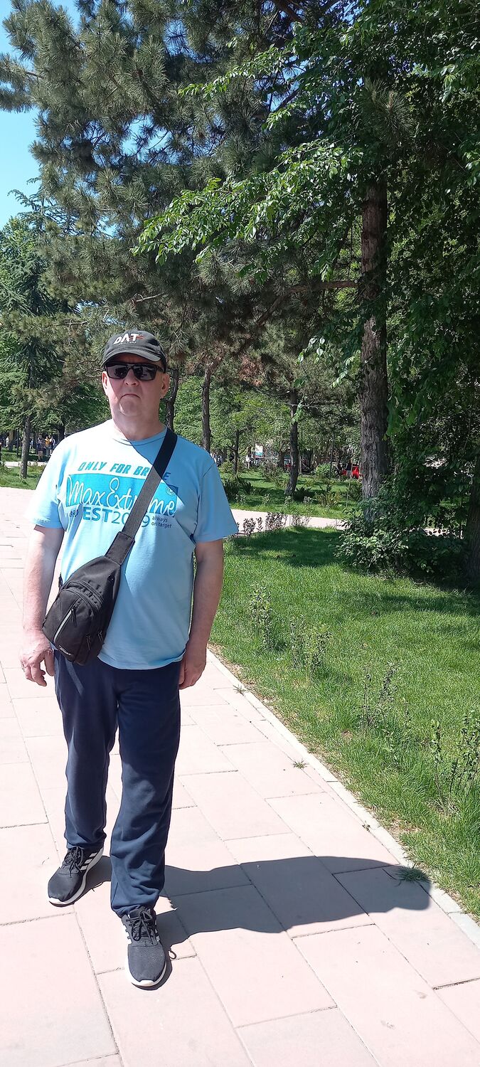  26675860  Oleg, 57 ,    