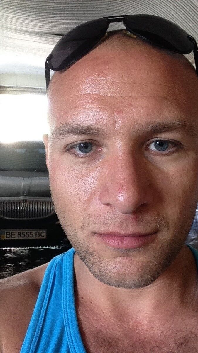  10835640  Igor, 41 ,    