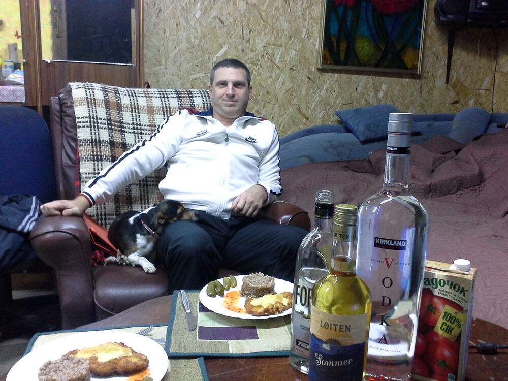  15237070  Arun, 47 ,    's-Gravendeel