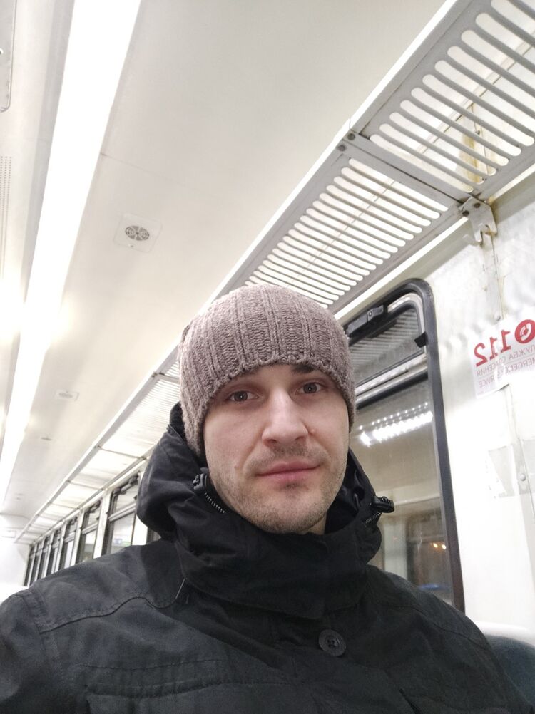  19244250  Vitaly, 35 ,    