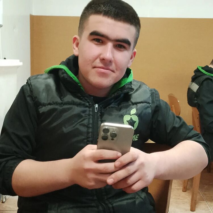  48495240  Zahar, 24 ,    