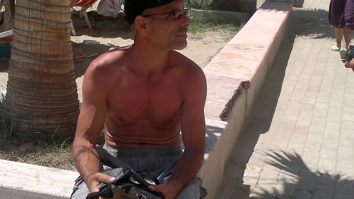  Tetovo,   Zhaky, 57 ,   ,   , c 
